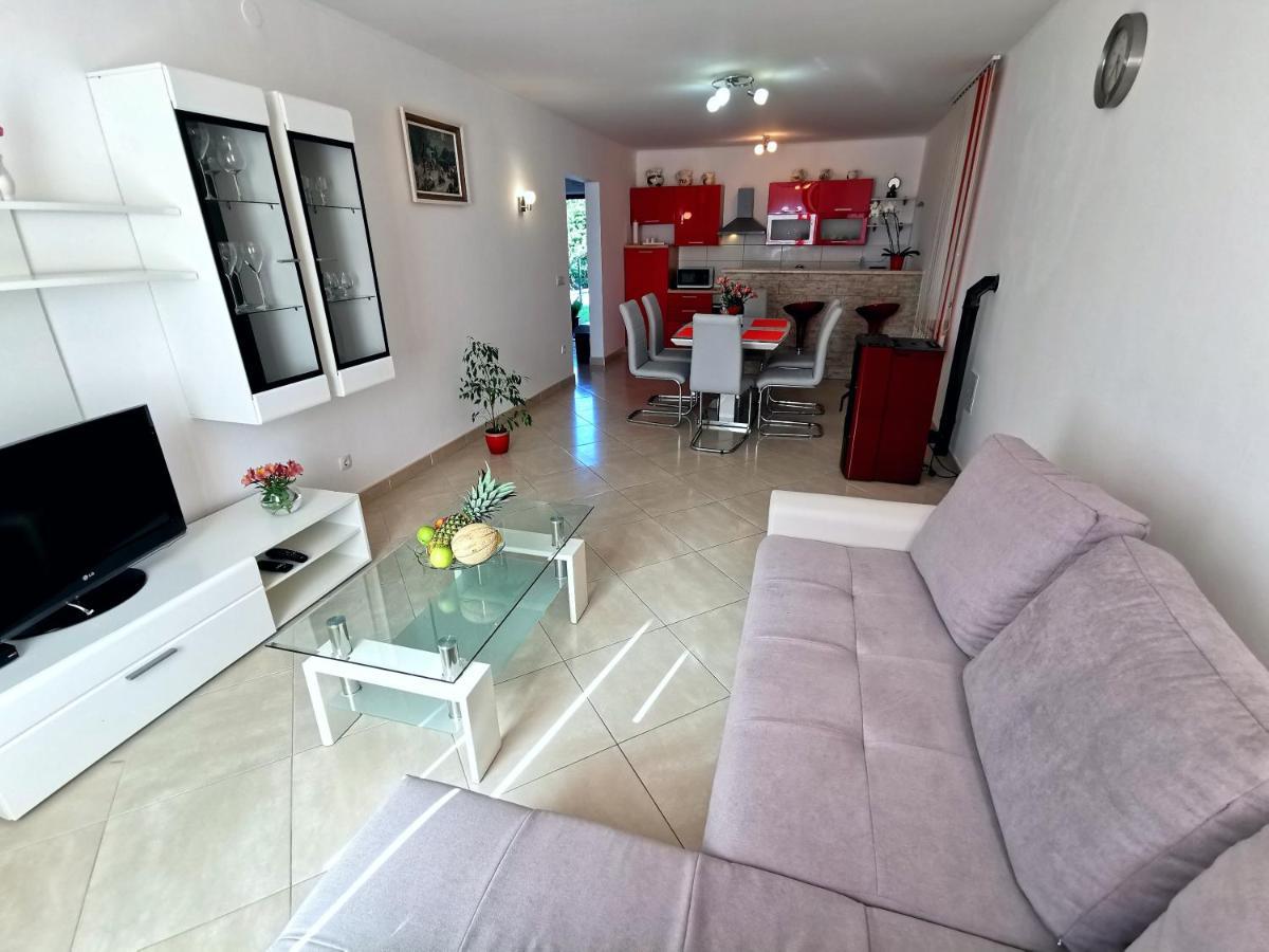 Parun Apartment Пула Екстериор снимка
