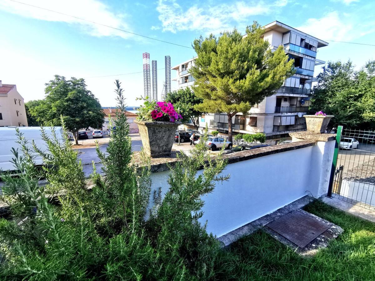 Parun Apartment Пула Екстериор снимка